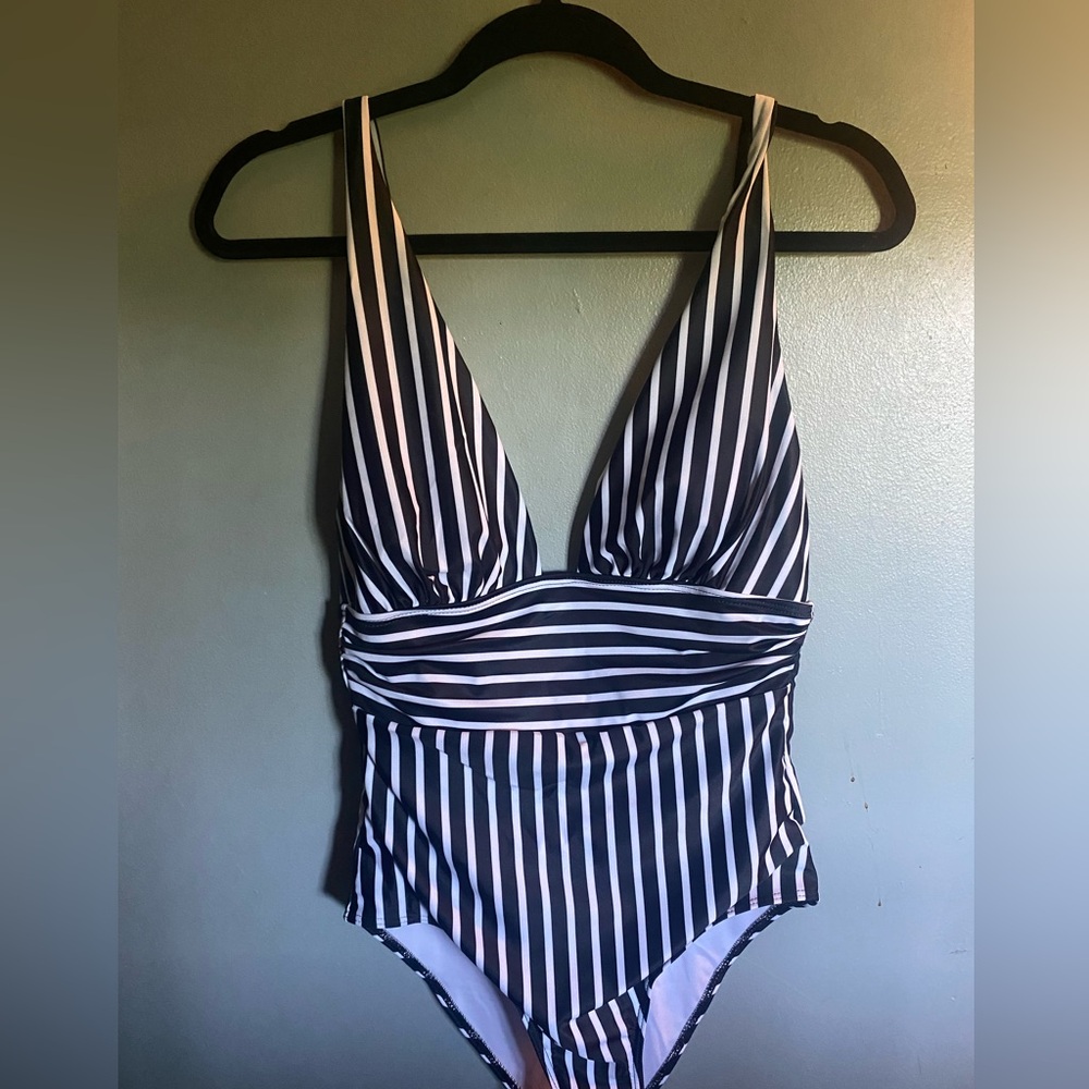 NWOT! Shein stripped swimsuit